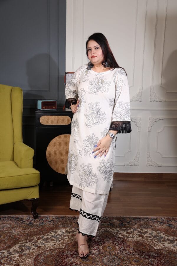 Black Lace Elegance - Image 2
