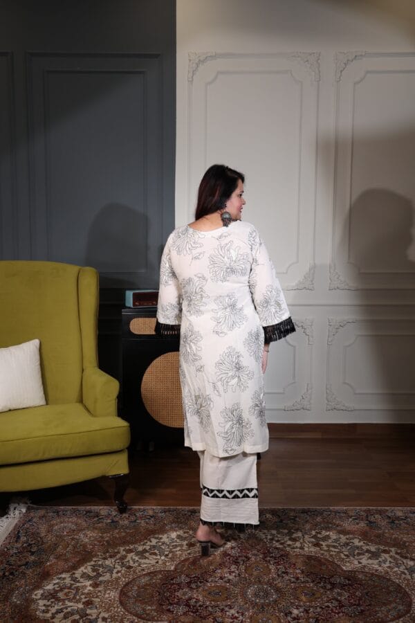 Black Lace Elegance - Image 3