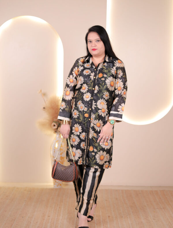 Daisy Noir Chic
