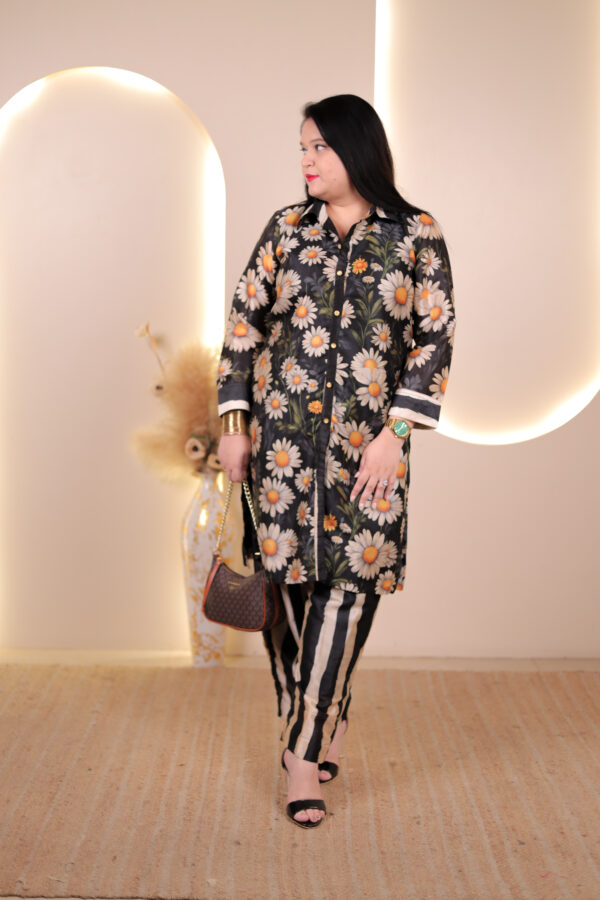Daisy Noir Chic - Image 5