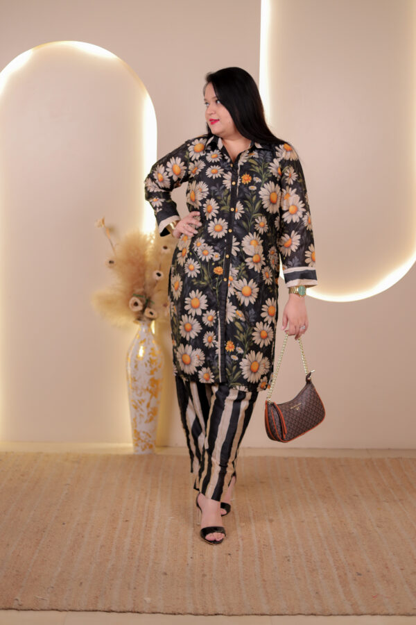 Daisy Noir Chic - Image 3
